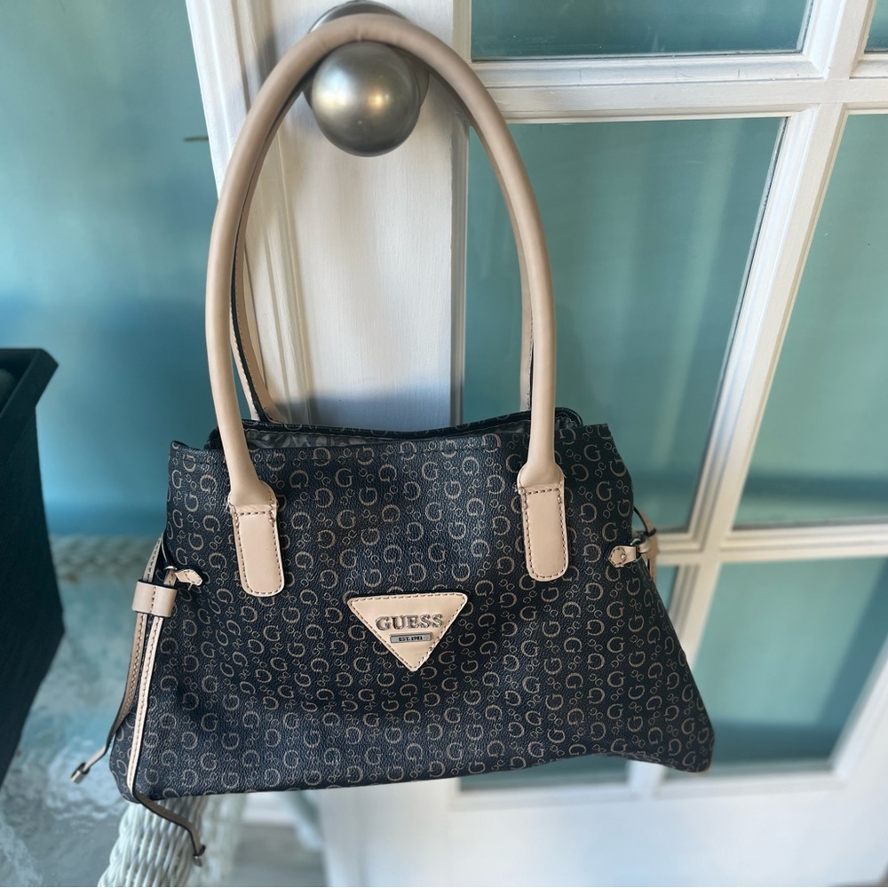 Guess handbag. Like new.